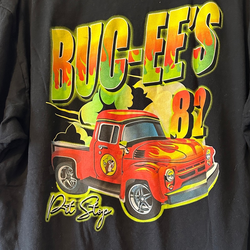 Buc-ee's Black Graphic Tee - Short Sleeve - Picture 2 of 7
